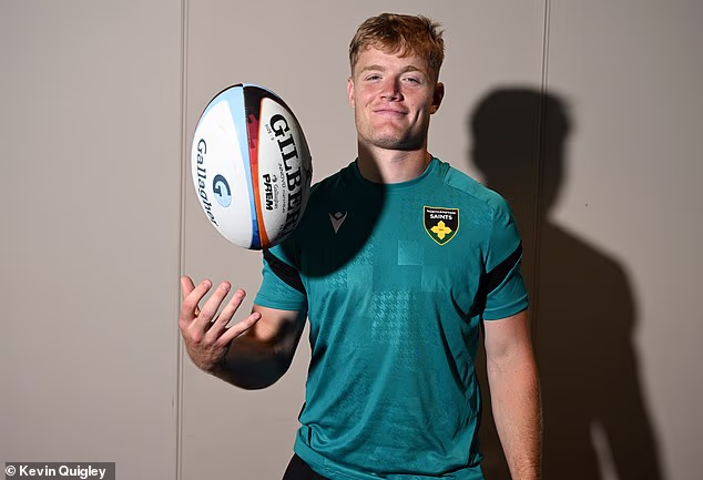 Inglismaa nr 10 Fin Smith valmistub viima Northampton Saintsi reede õhtul PREM-i play-offi Leicesteri vastu