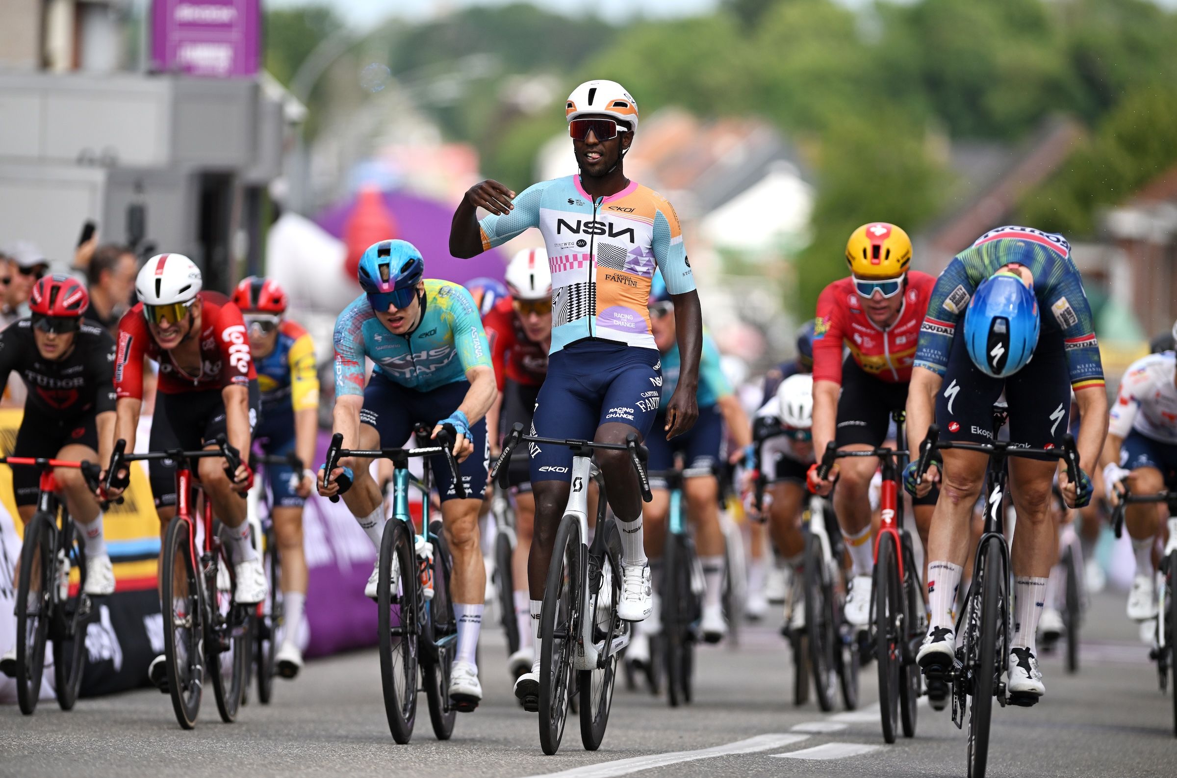 Baloise Belgia tuur: Biniam Girmay võitis tulise grupisprindi esimese osavõistluse
