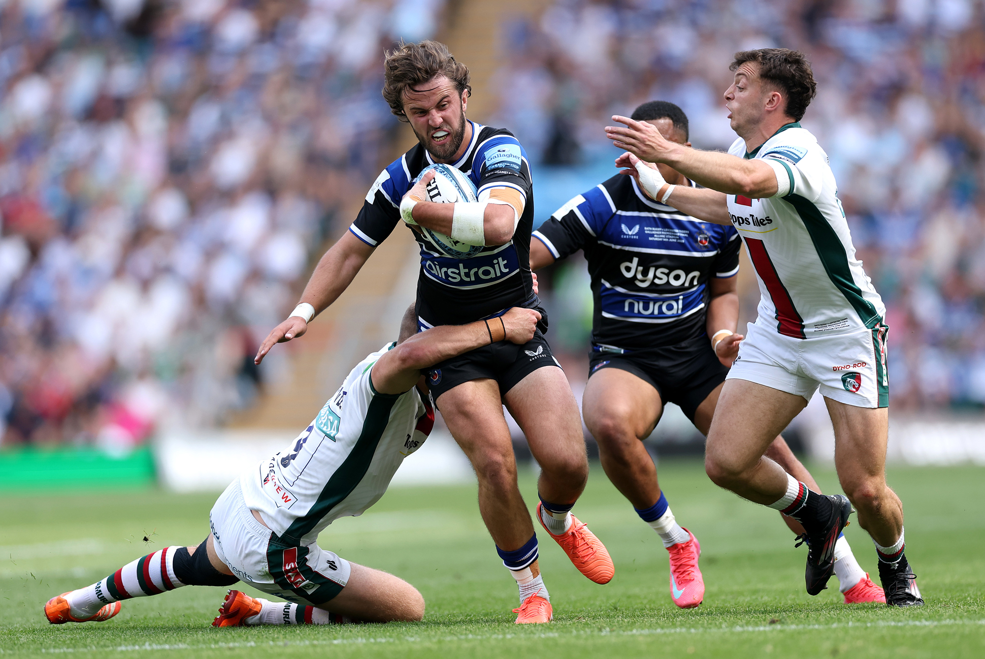 Bath's Tom de Glanville is held by Leicester Tigers' Jack van Poortvliet and Adam Radwan during the PREM Rugby final at Twickenham in June 2025