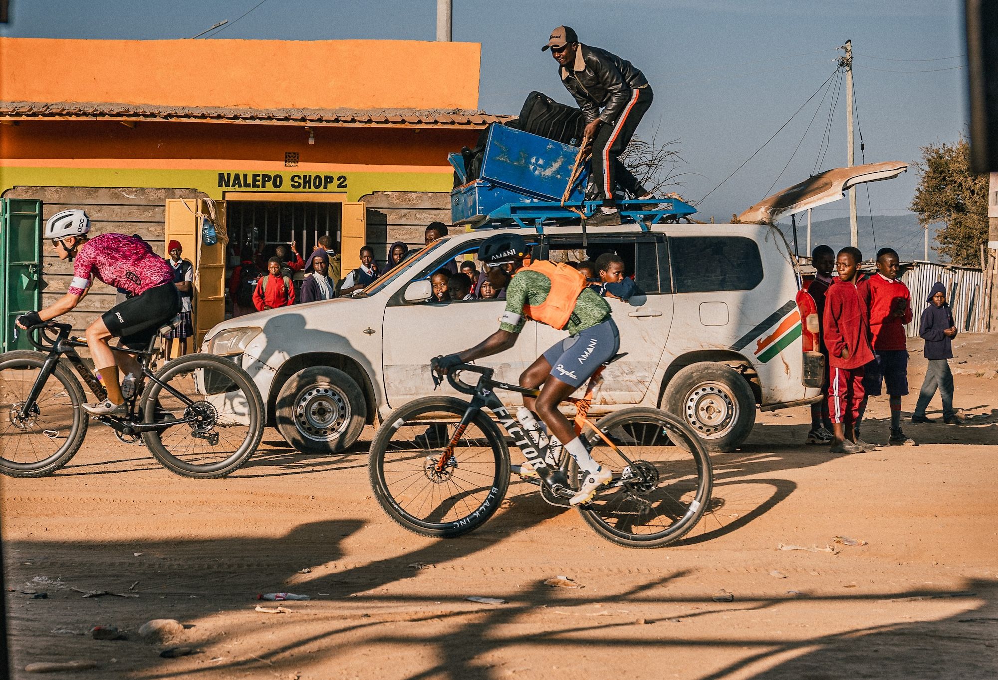 Gravel Earth Series: Keenia ratturid pühivad meeste poodiumil, kui Rootsi meister Nathalie Eklund võitis Migration Gravel Race'il naiste tiitli