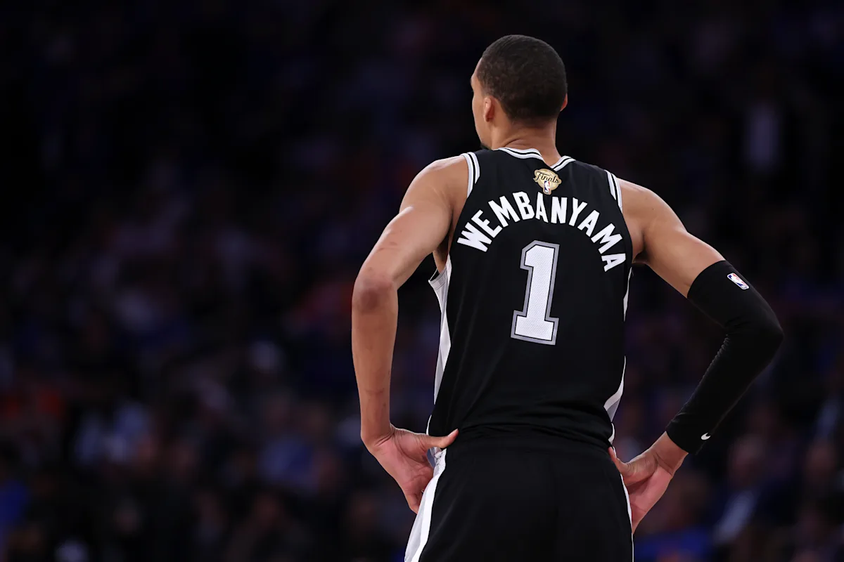 Kuidas Knicks ründas (taga) Victor Wembanyamat, et viia New York NBA tiitlist ühe võidu kaugusele