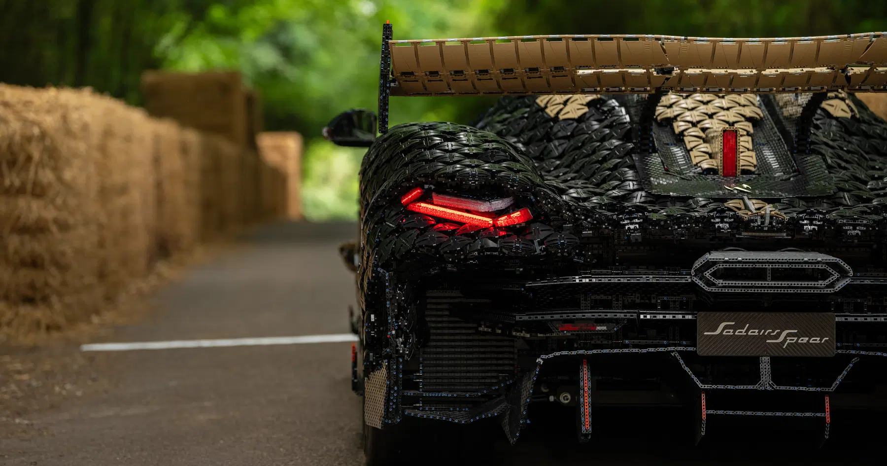 Lego esitleb ikoonilise kummitusrežiimiga kõigi aegade kiireimat autot
