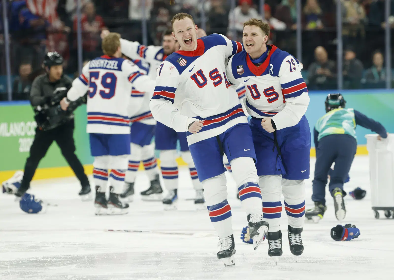 "Liiga jaoks on see läbi": sotsiaalmeedia reageerib kassahitt Brady Tkachuk vahetamisele Panthersiga
