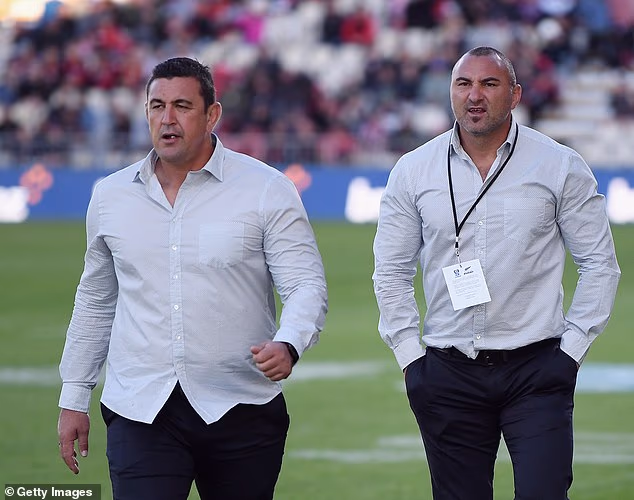 Roger Randle (paremal) oli Clayton McMillani parem käsi Waikato Chiefsis