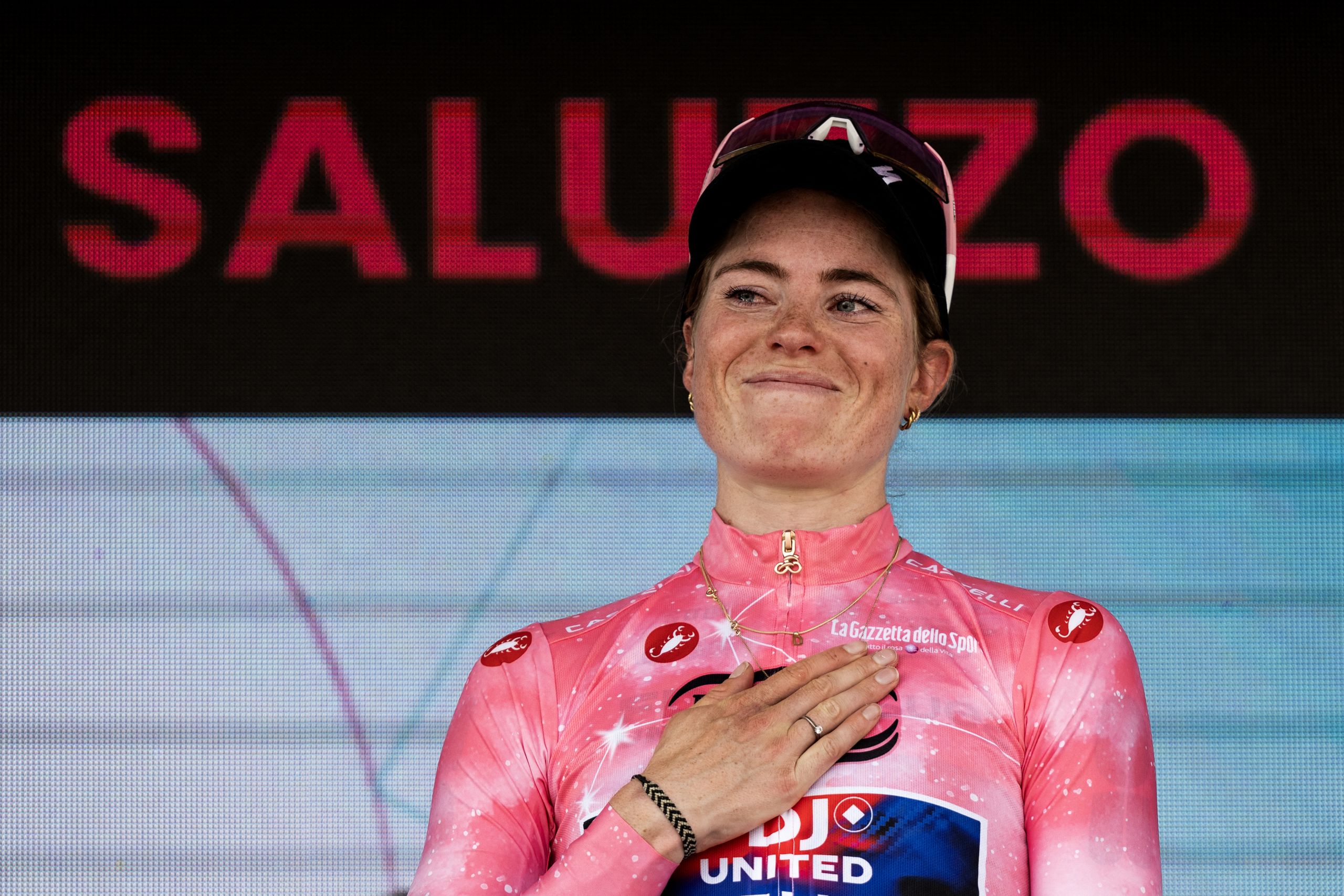 "Ma pidin julgema kõik kaotada": kuidas Demi Vollering eepilises Giro d'Italia naiste finaalis viimast korda roosa kampsuni võttis
