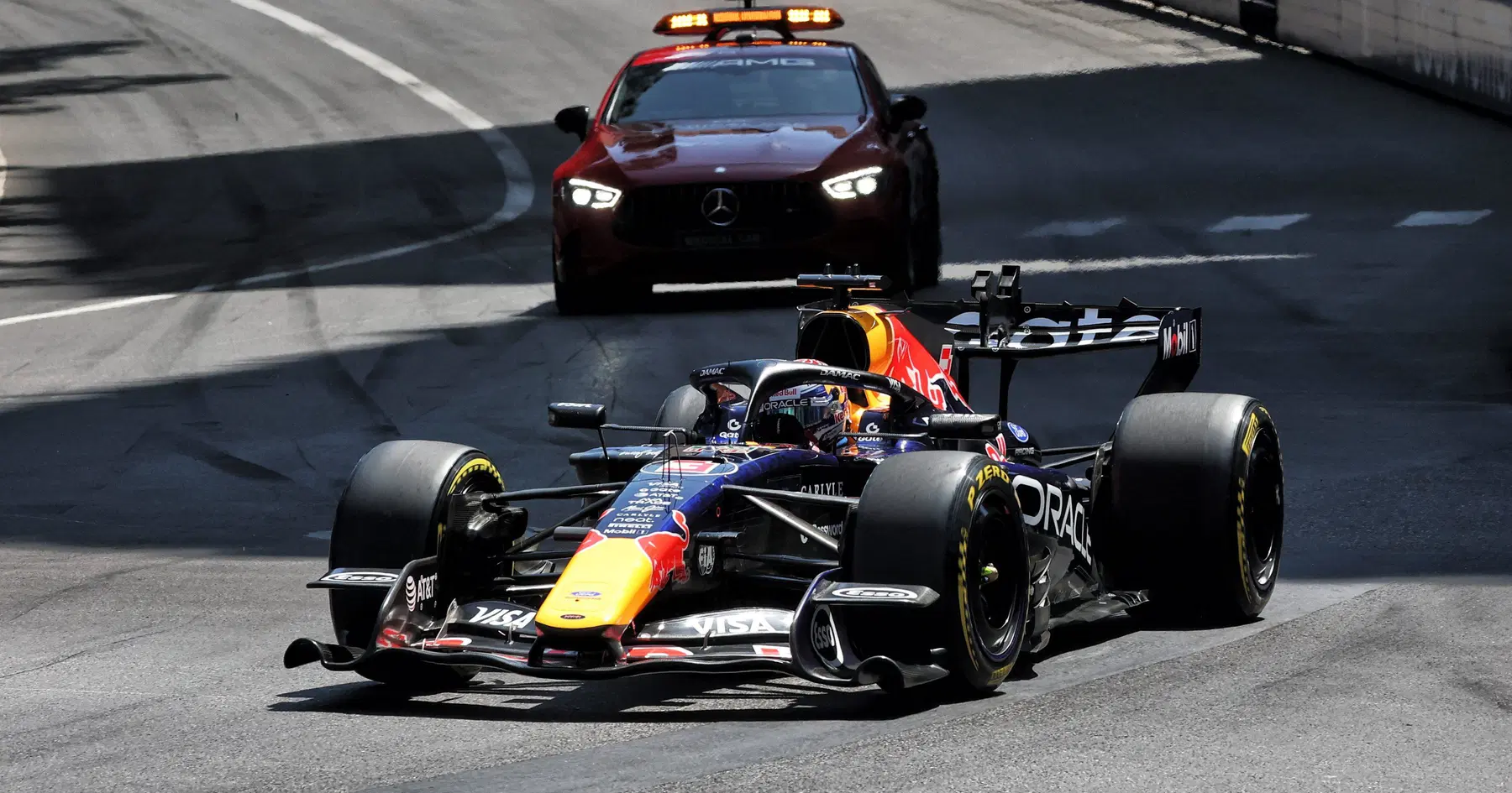 Max Verstappen ja Mercedes esitavad tehniliste probleemidega sama paati