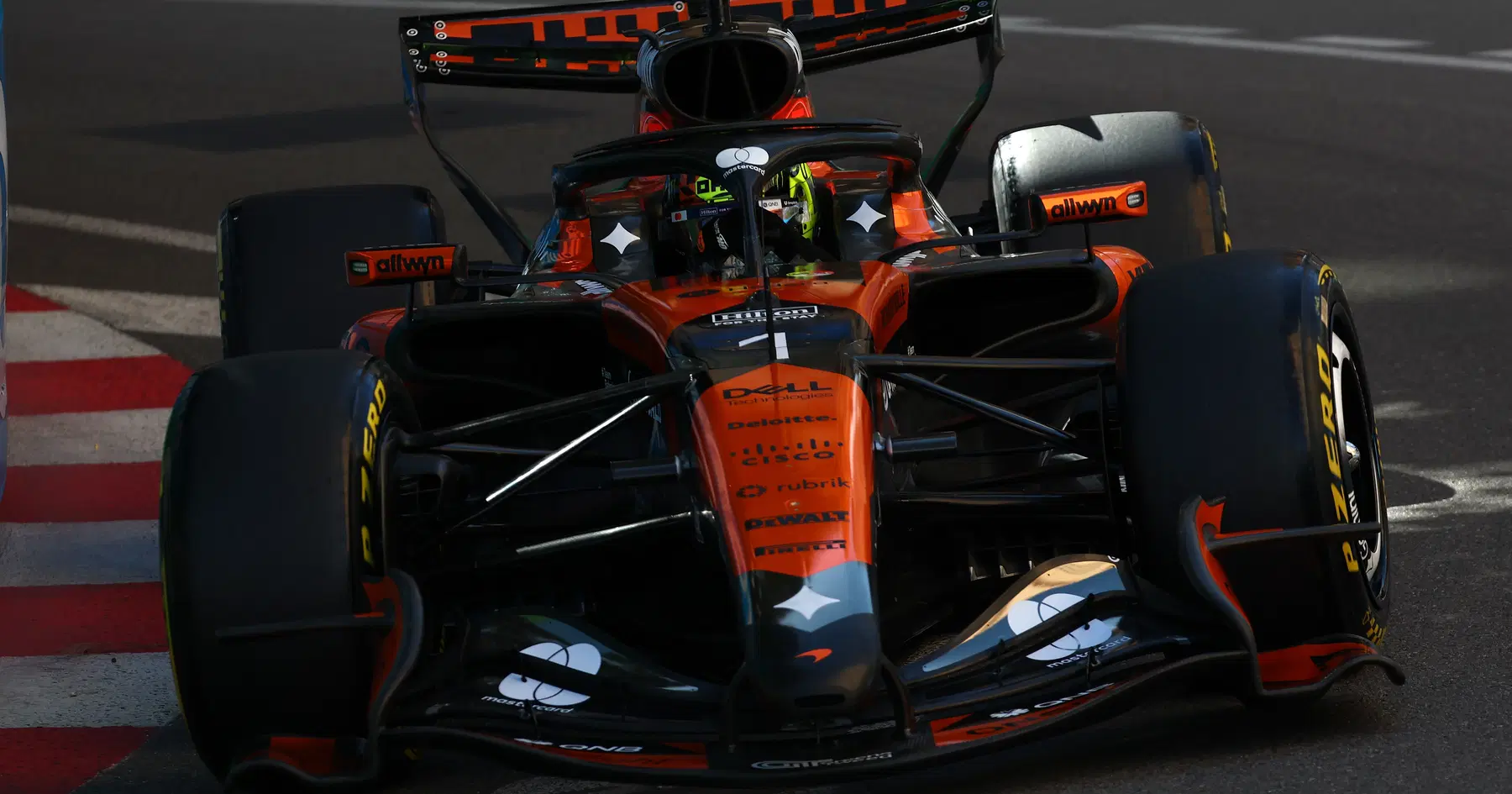 McLaren sai suure trahvi, sest Max Verstappen tervitab "positiivset päeva" - RacingNews365 ülevaade