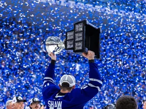 Toronto Marliesi kapten Logan Shaw tõstab Calder Cupi