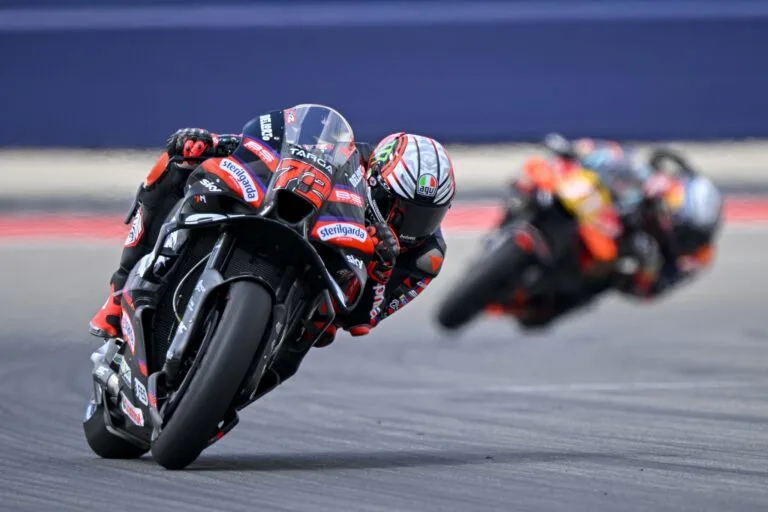 MotoGP meistrivõistluste liider Marco Bezzecchi kukkus pärast marssali löömist Tšehhi GP-lt välja