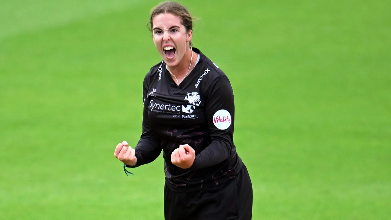 Naiste ühepäevakarikas: Harris, Barnes alistas Warwickshire'i löögi, kui Somerset tõusis