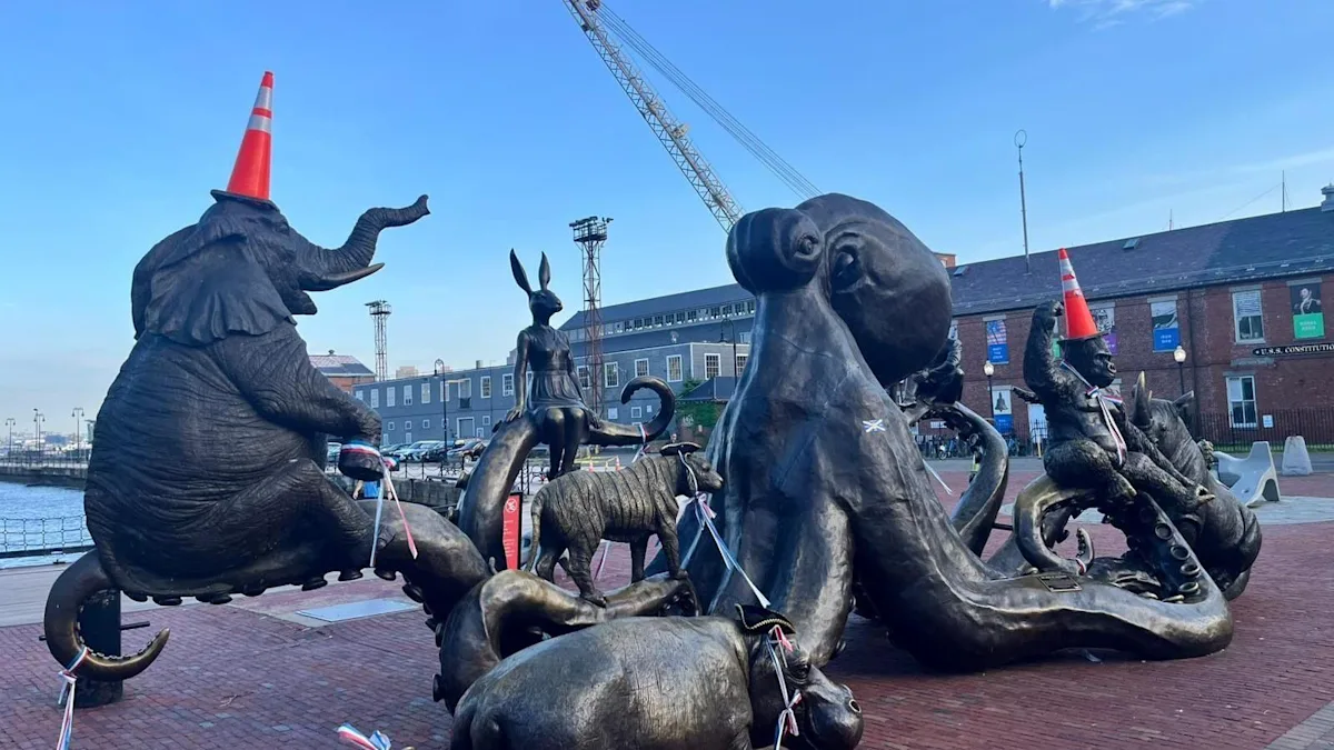 Naughty Šotimaa fännid annetavad Bostoni kujudele liikluskoonuse mütsid