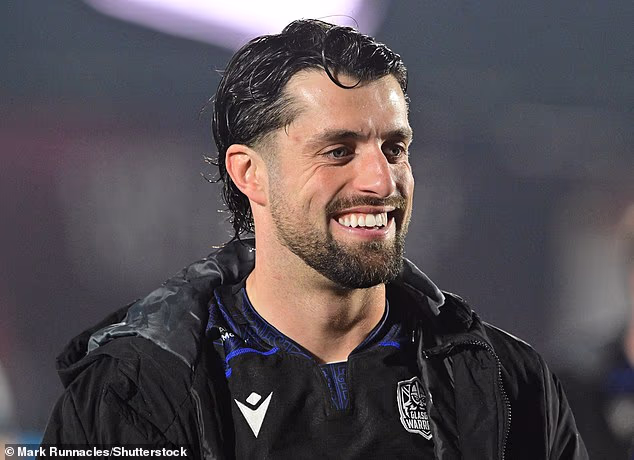 Adam Hastings sai Leinsteri võidumängus tehtud löökide eest kollase kaardi