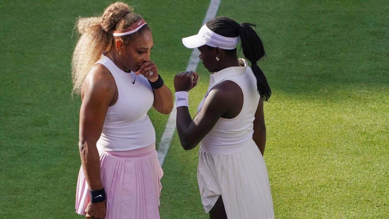 Serena Williams naaseb koos Mbokoga Queen's Clubi paarismängu võidule