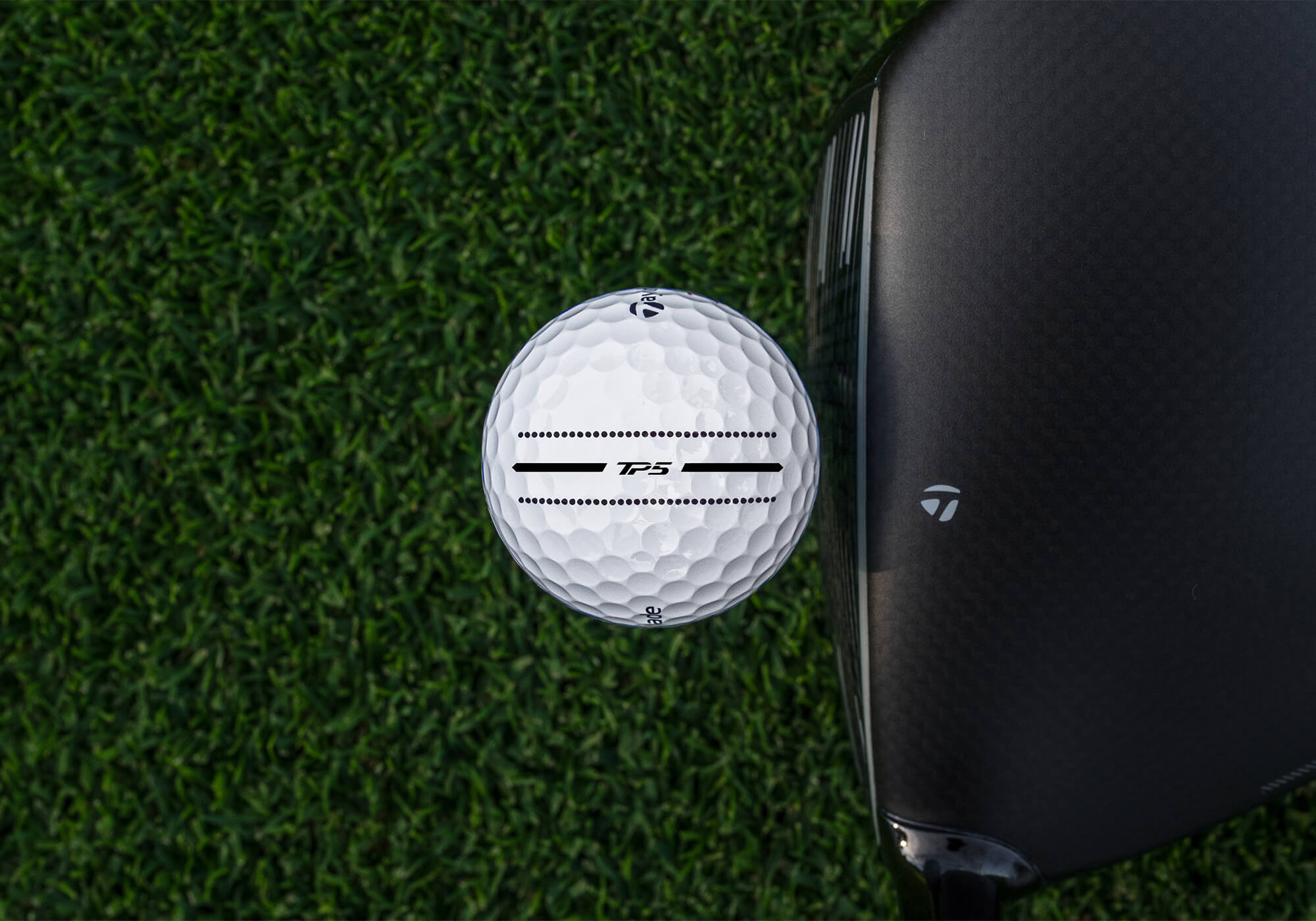 TaylorMade TP5 Performance Stripe vastu juhi nägu.