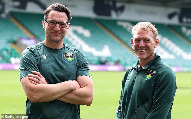 Northampton Saintsi ragbi direktor Phil Dowson (vasakul) ja peatreener Sam Vesty asuvad Northamptoni juhtima laupäevases PREM-finaalis Exeteri vastu.