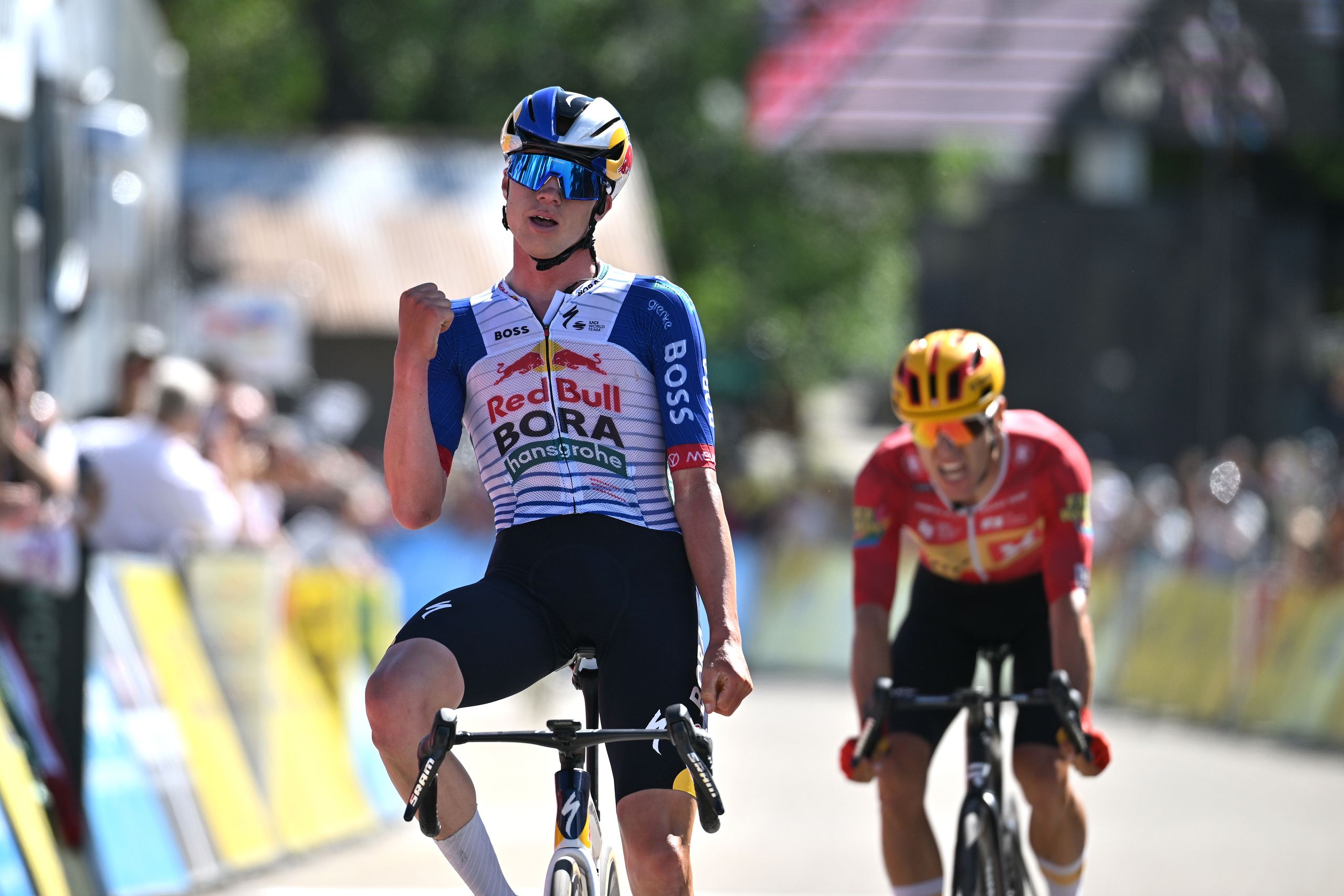 Tour Auvergne-Rhône-Alpes 6. etapp: Maxim Van Gils võidab pärast suurepärast katkestamist Crest-Volandis