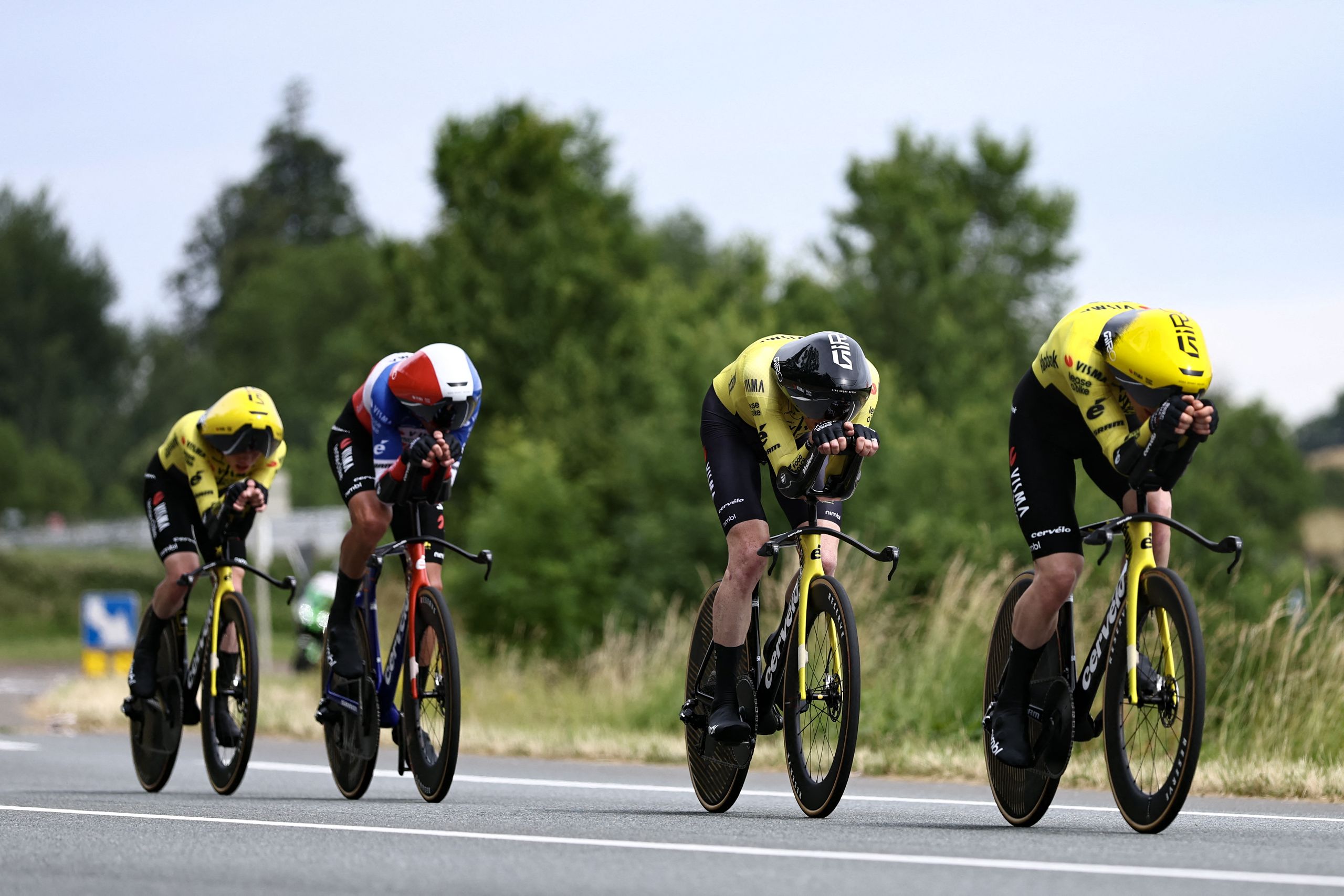 Tour Auvergne-Rhône-Alpes: Visma-Lease a Bike power, et võita 3. etapi meeskondlik ajakatse, kuid EF-i Baudin säilitas pärast GC reformi kollase särgi